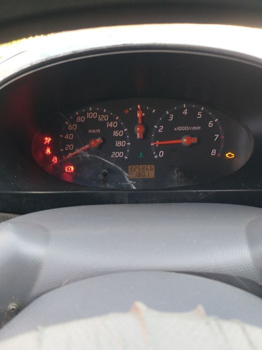 малолитражка Ниссан