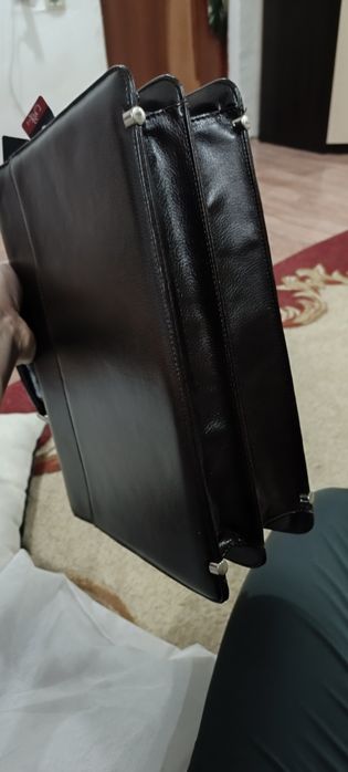 Продам портфель классика