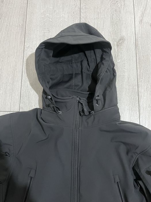 Helikon tex , gunfigter softshell shadow gray