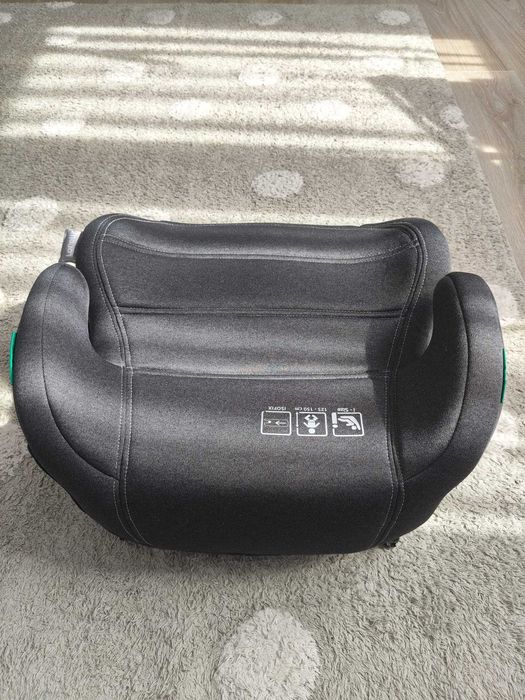 Scaun inaltator auto pentru copii cu Isofix
