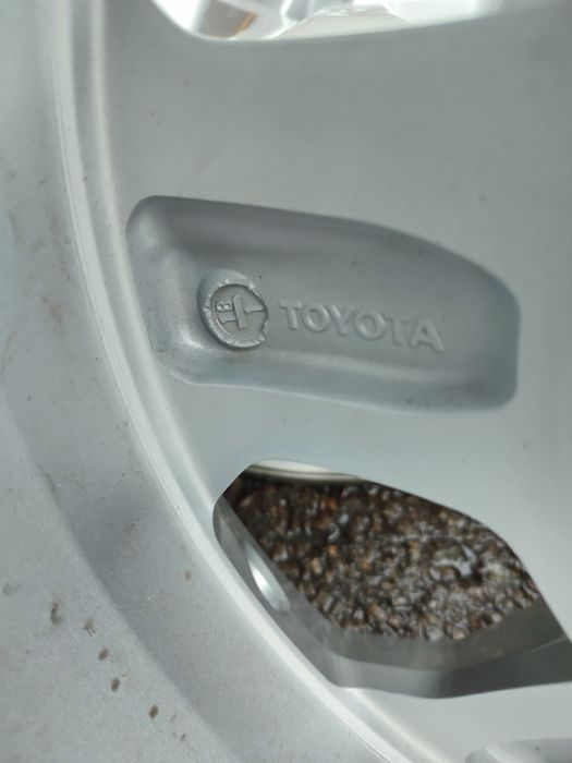 17" оригинални алуминиеви джанти за Toyota Land cruiser...