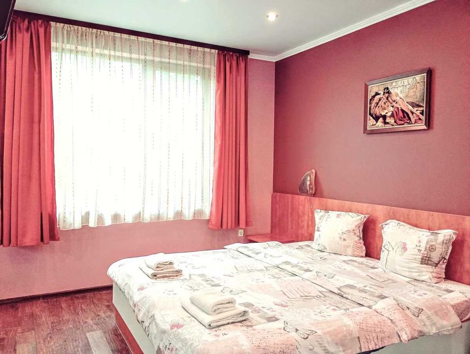 Целогодишни нощувки във Варна. Свободно паркиране! Стаи и студия със собствен санитарен възел.