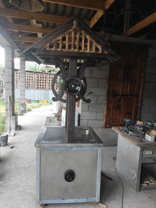 Декоративный колодец