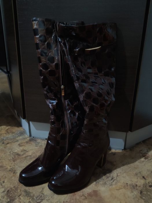 Сапоги осенние лаковые