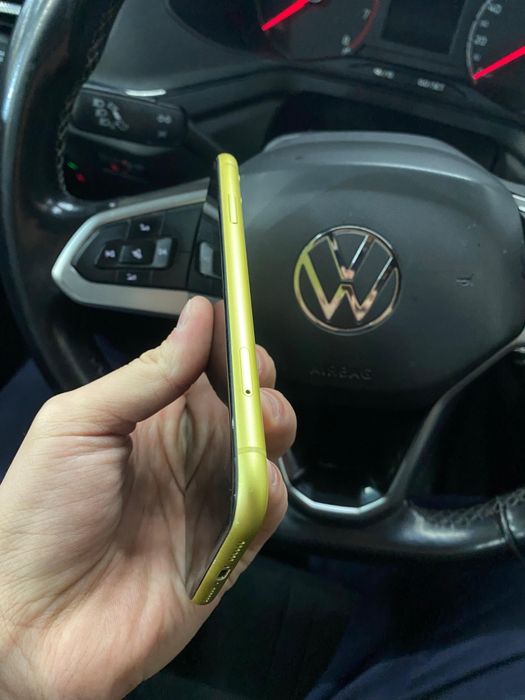 Айфон 11 продам.