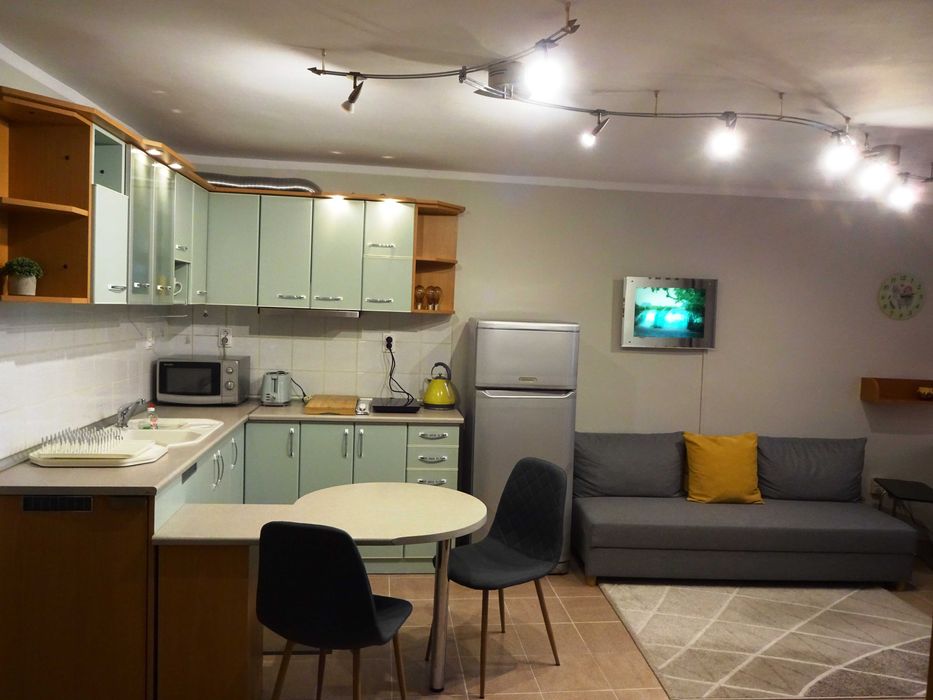 Дава се под наем Едностаен апартамент в Варна, Бизнес хотел - 50 кв.м за 306 € - Снимка #1