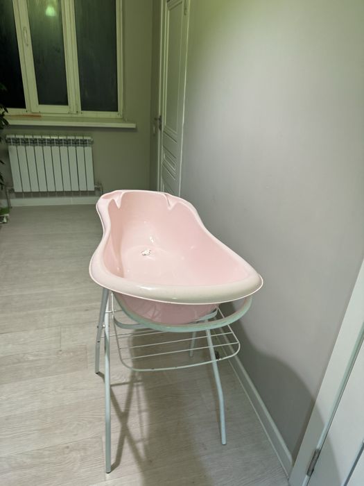 Ванночка со стойкой для детей