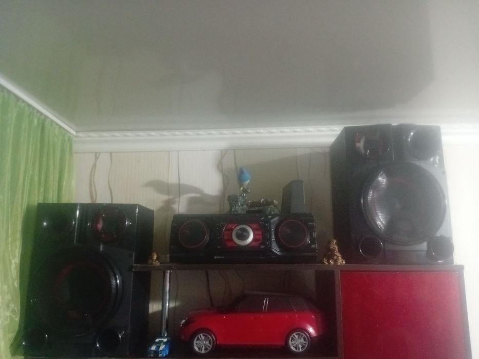 Продам 70000 Музыкальный центр.