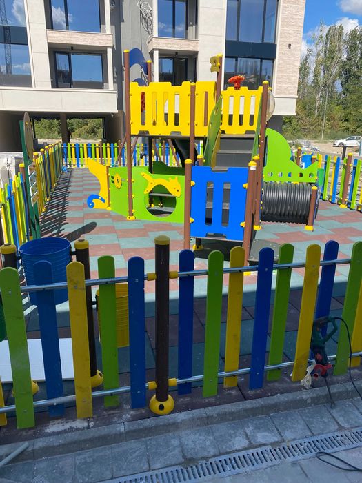 Каучукови плочи Каучукови настилки за детски площадки и фитнес зали