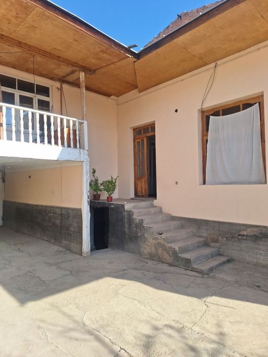 Урикзорда   6  соту 5 хона сотилади