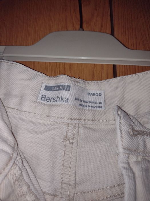 Blugi cargo Bershka