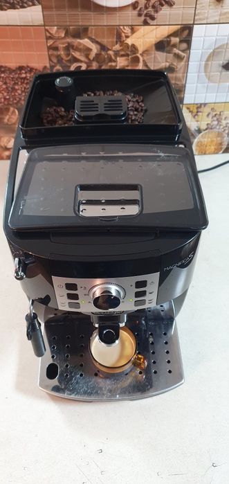 Vând Expresor Cafea Automat Delonghi Magnifica S