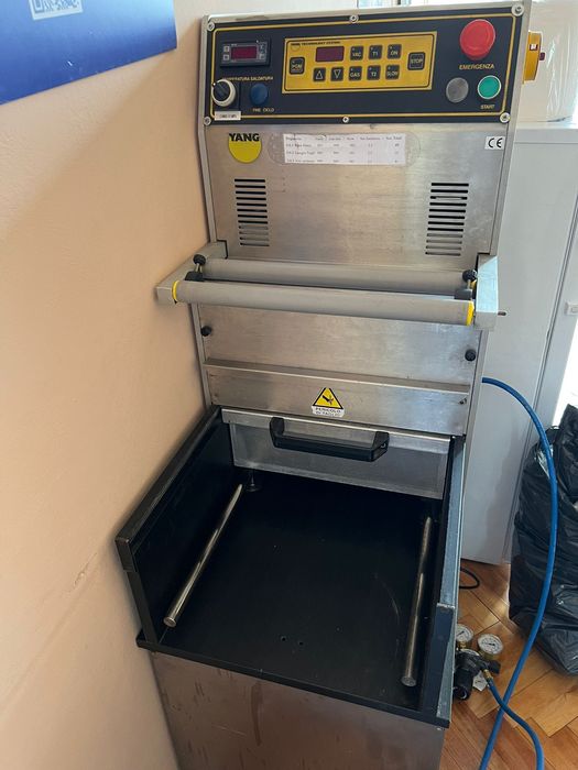 Aparat de vidat in atmosfera controlată