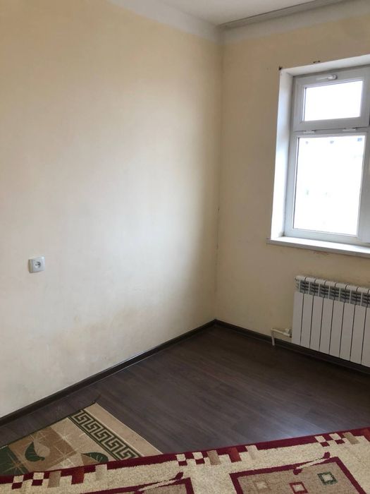 Kvartira sotiladi 3 xonali 7 qavatli dom 7-qavat
