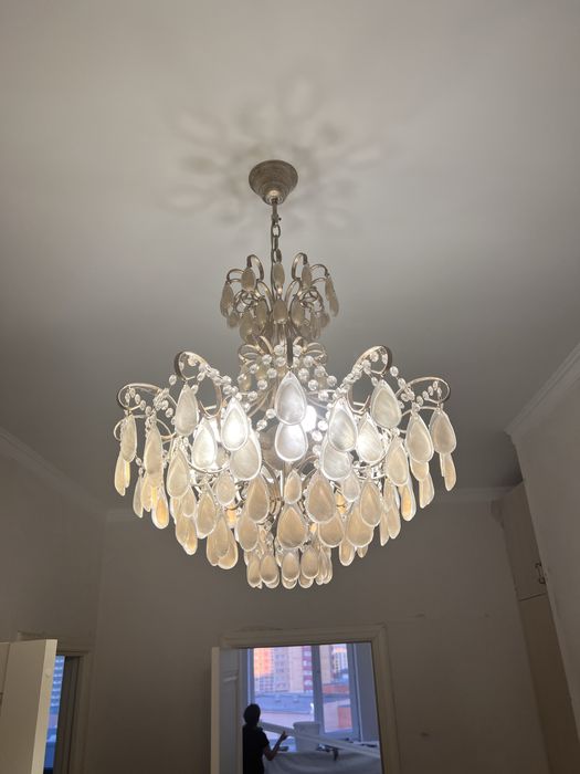 Срочно продам люстру