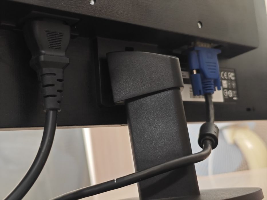 Монитор в отличном состоянии 19"