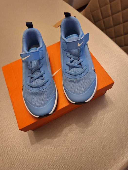 Продавам чисто нови маратонки Nike