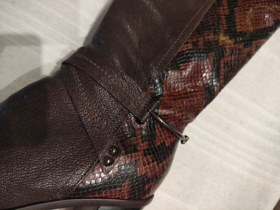 Стилни кожени  ботуши до коляното