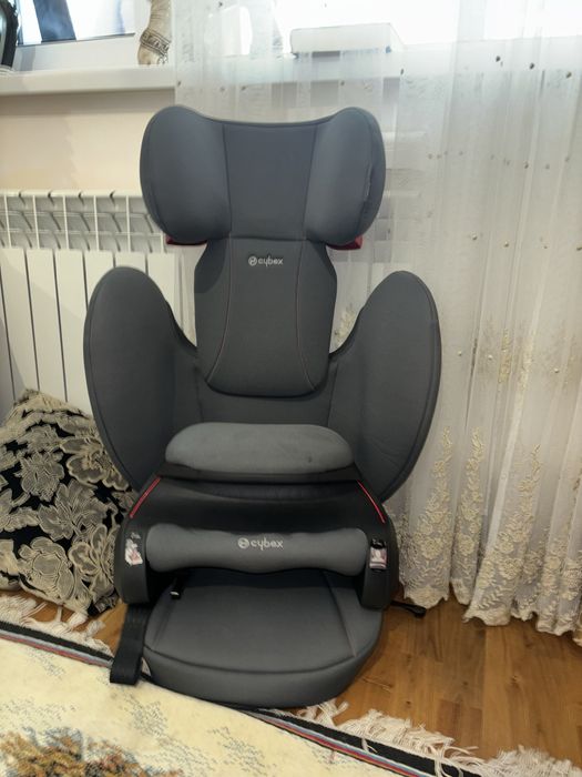 Продам десткое авто кресло cybex