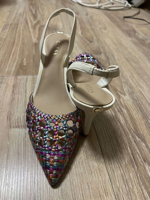 Geanta și pantofi guess