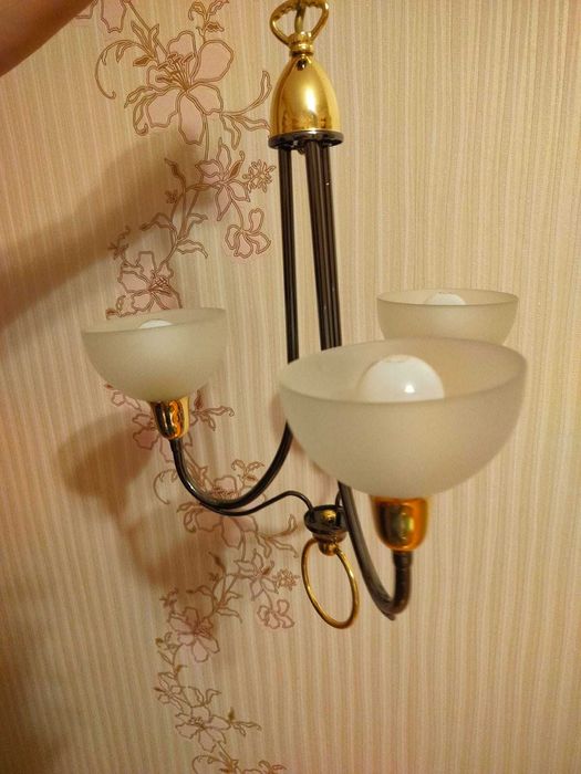 Люстра трехрожковая