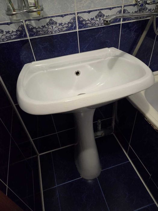 Раковина на ножке