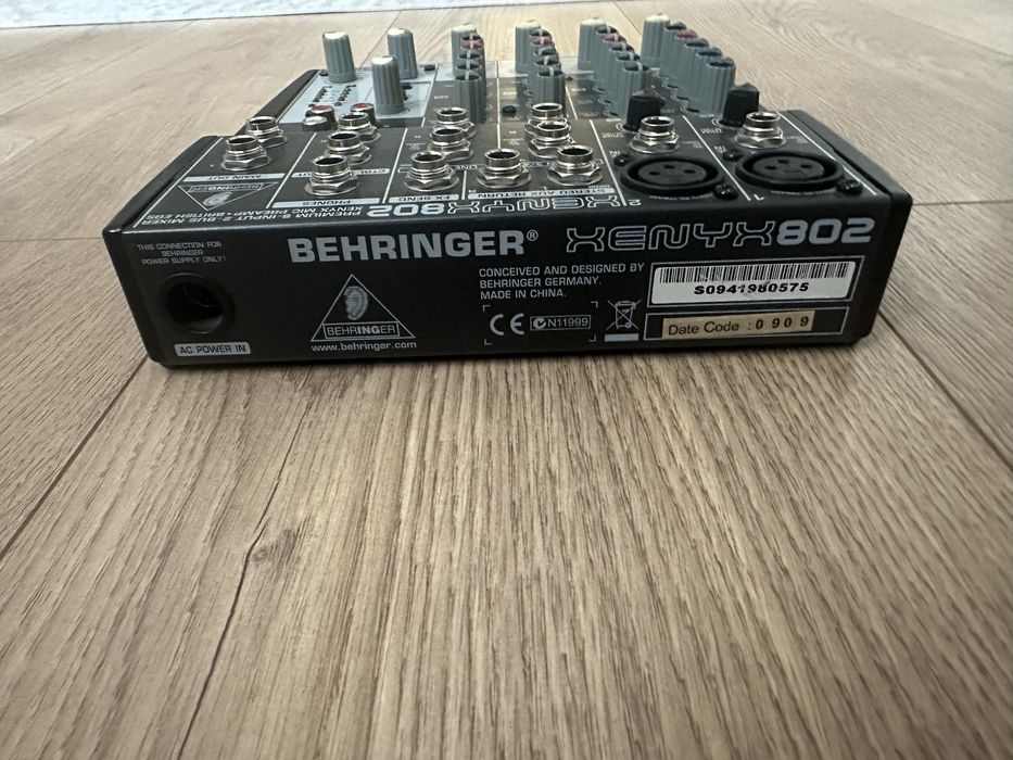 Продам микшерный пульт Behringer Xenyx 802