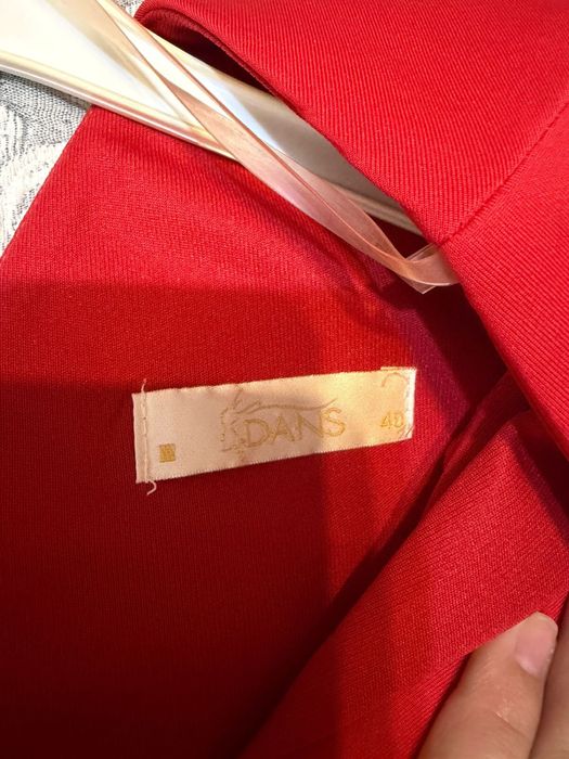 Продам красивое красное платье