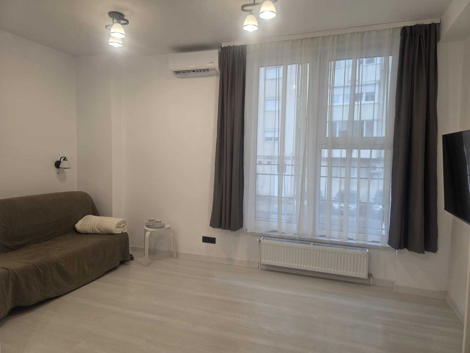 Proprietar,închiriez ap. 1 camera  Intim ,loc de parcare pe C.F.