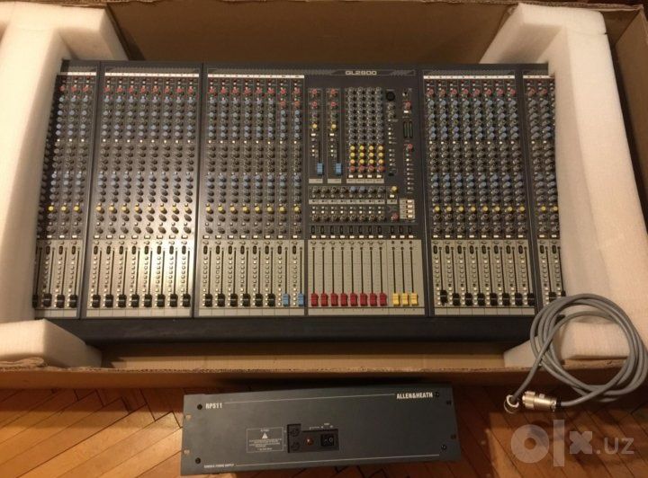 Allen Heath студийный микшер.