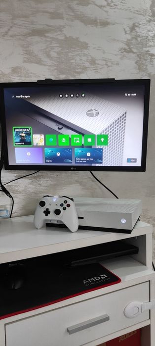 Xbox One S + controller