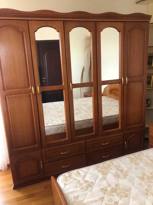 Vand mobilier lemn masiv: dulap, pat, comoda si 2 noptiere