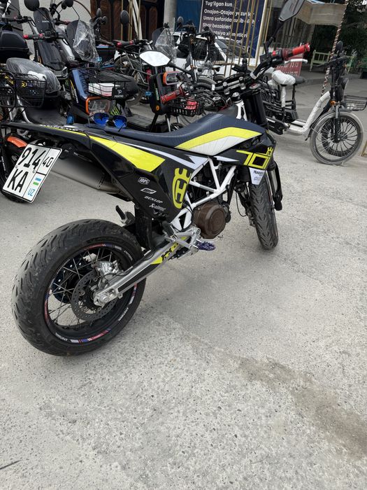Moto husquvarna 701