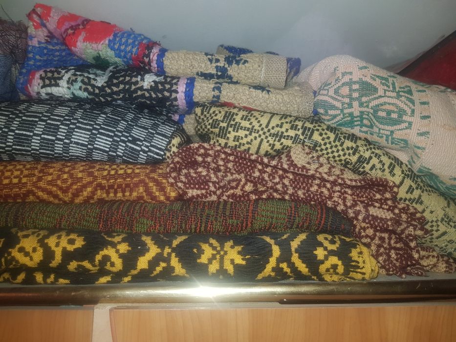 Vând carpete traditionale