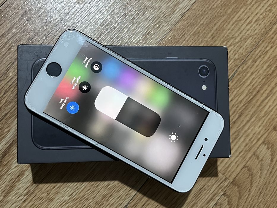 Продам айфон 8 черного цвета