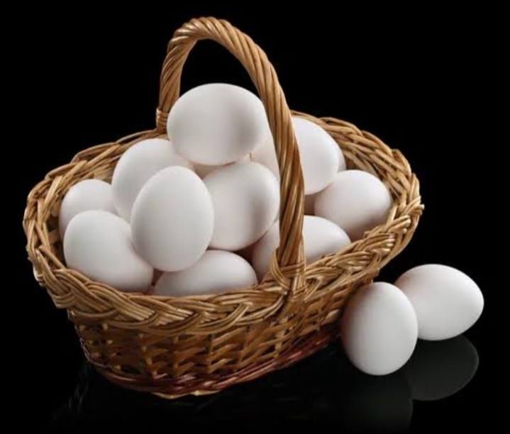 Vănd ouă  si păsări de diferite rase si speci