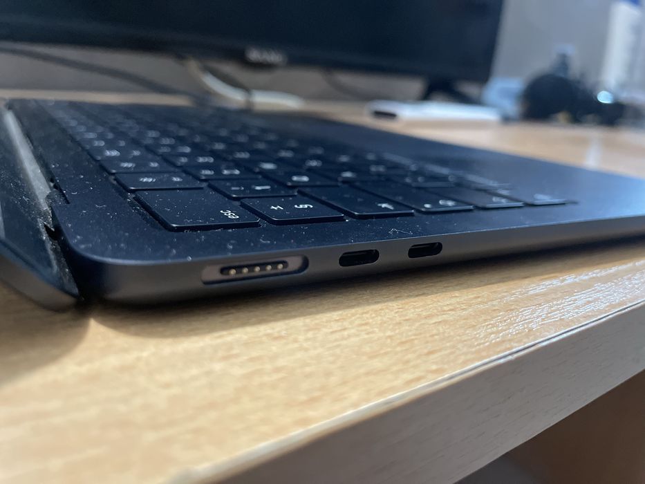 Macbook air M2 96% живот на батерията space gray