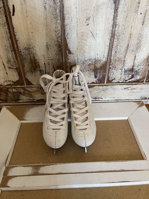 Кънки за лед подходящи за крак 31/32. Обувани 2 пъти , като нови!