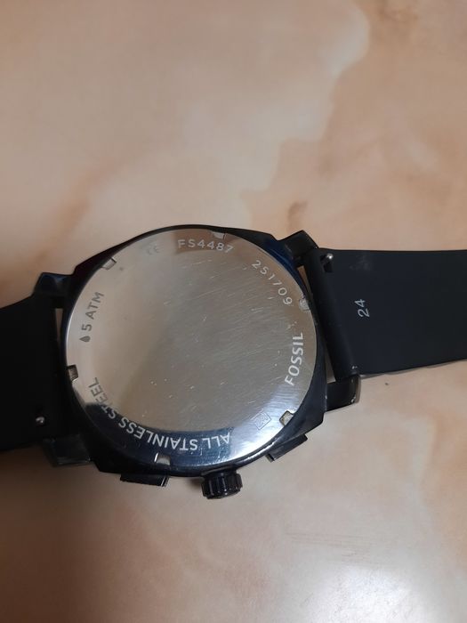 Ceas Fossil curea silicon