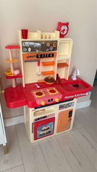 Продаю игрушечную кухню