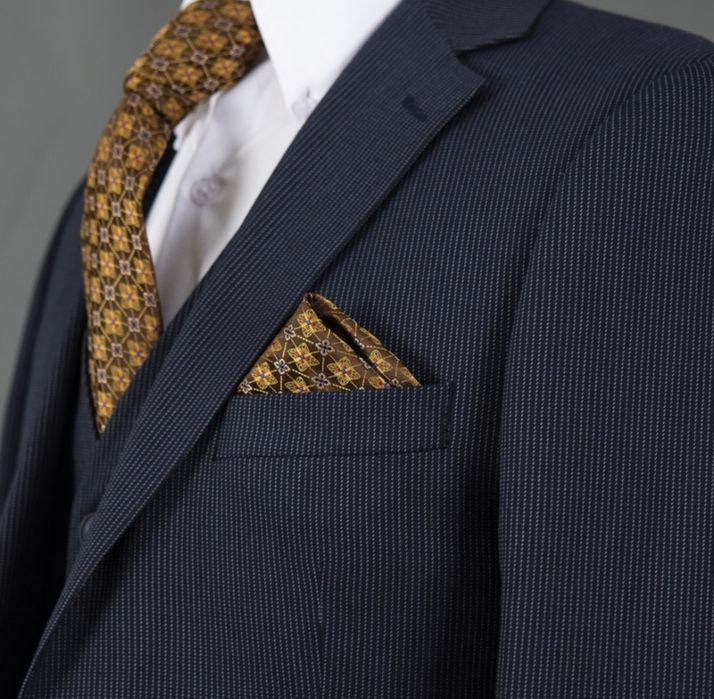 Продам костюм новый!