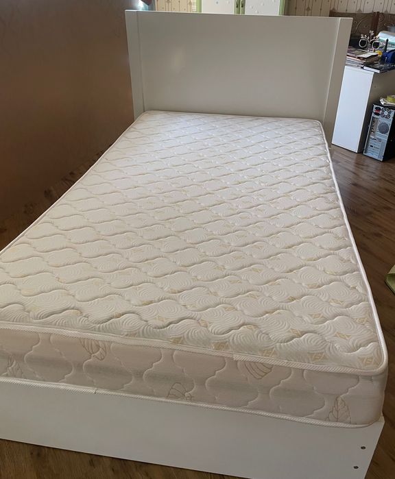 Кровать с ортопедическим матрасом