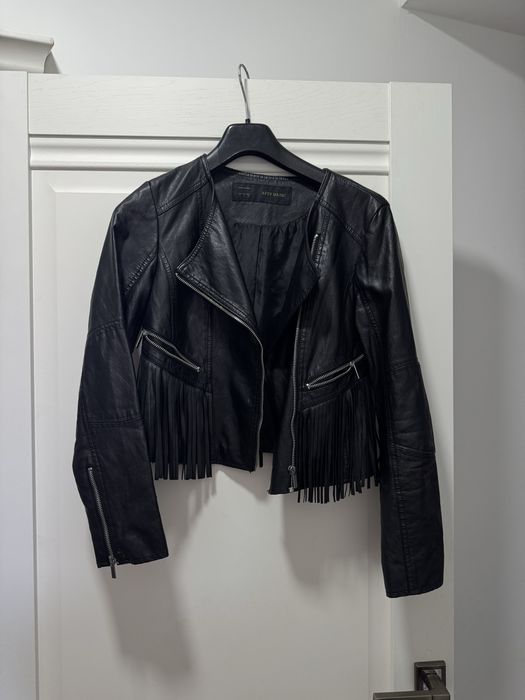 Продам верхнюю одежду( весна)