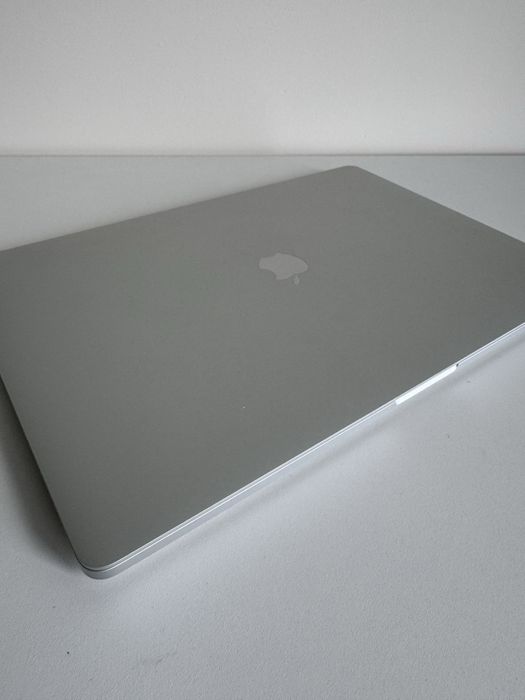 Apple MacBook Pro 16” 2019 – i9, 16 GB RAM