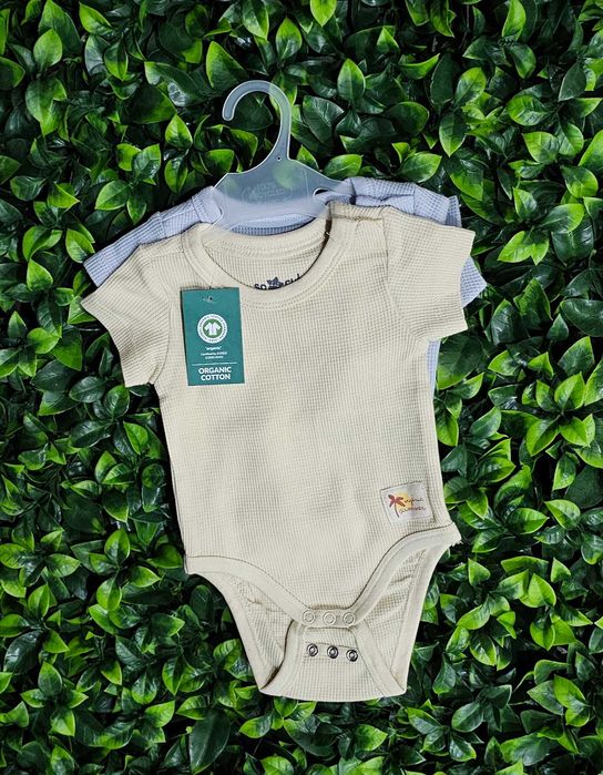 Два броя бодита синьо и жълто