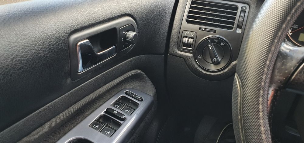 Vand vw bora 1.6 16v benzina