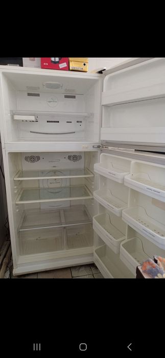 Двух камерный холодильник  отличный  состоянии