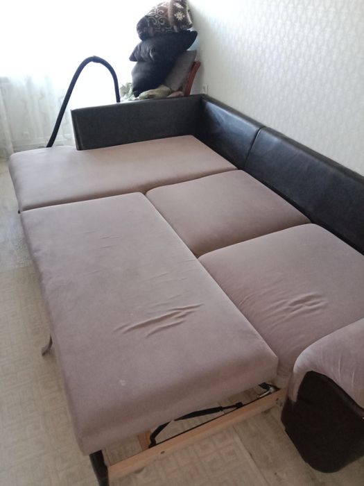 Продаю диван угловой большой
