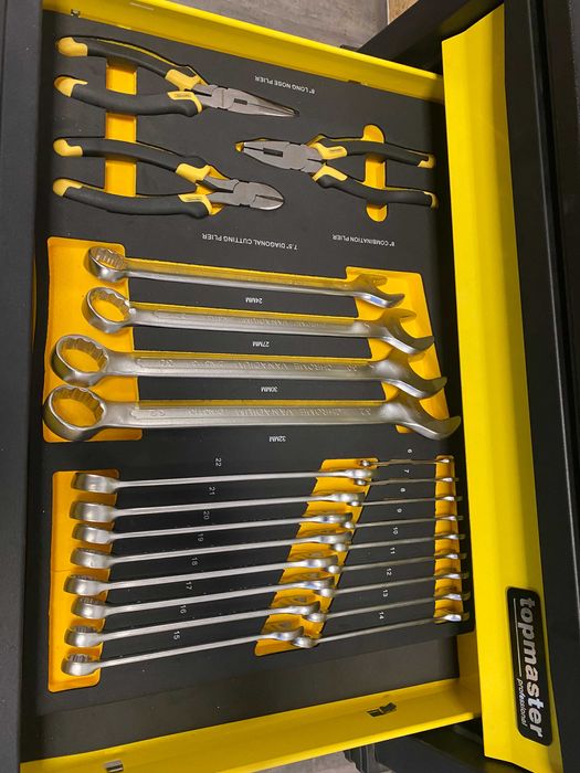 Бормашина ударна безч. 20V 2-ск. 2х4Ah 155Nm куфар/	Количка за инструм