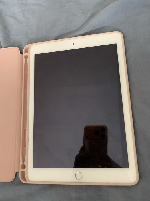 Продам iPad Air2